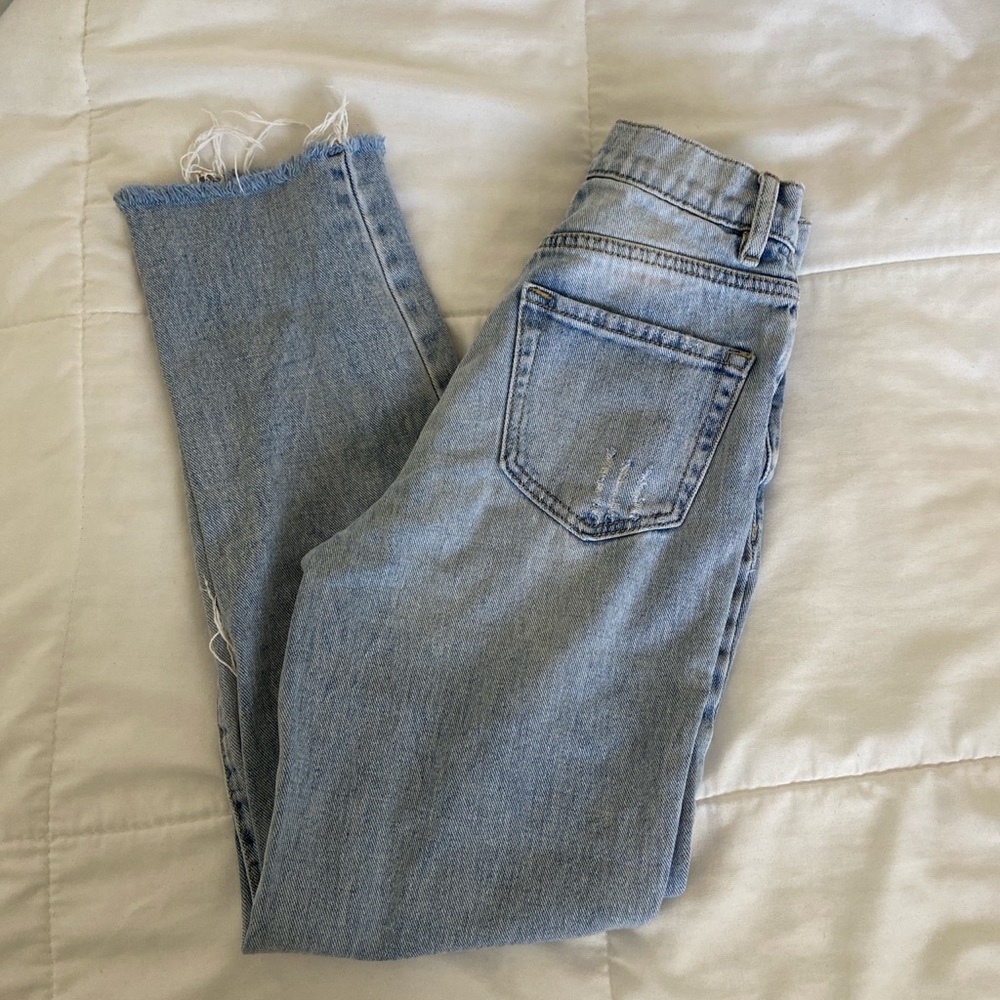 High-waisted Ripped Jeans